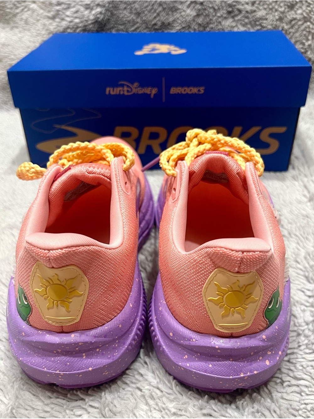 *NEW IN BOX* Brooks x runDisney Rapunzel Ghost 17 Running Sneaker Women’s 8.5 - Picture 15 of 16